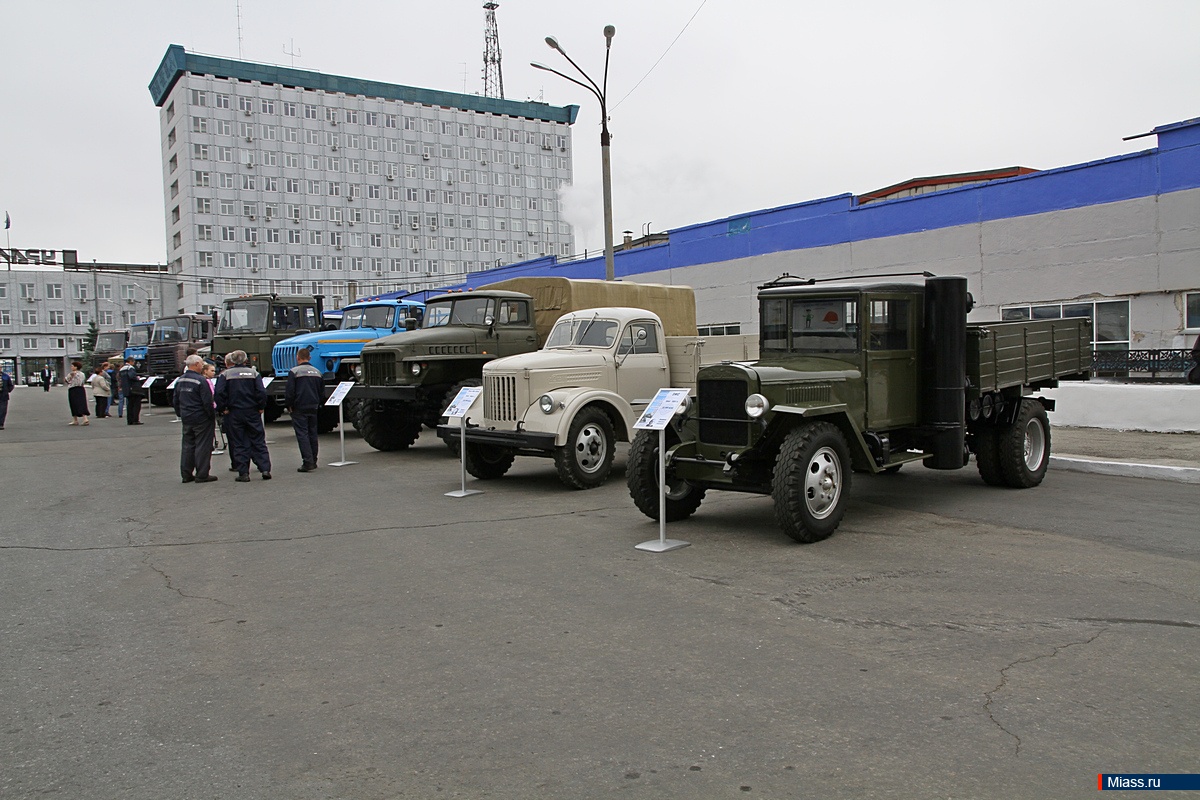 Вакансии урал. Уральский автомобильный завод Миасс. Автозавод Урал Миасс. Музей УРАЛАЗ Миасс. Памятник Уралу Миасс.