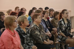 Концерт, посвященный празднику 8 марта для женщин - педагогов школы №7